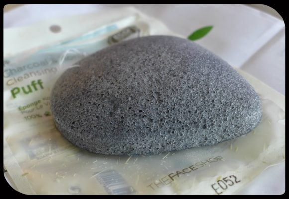 bot-rua-mat-charcoal-konjac-cleansing-puff-the-face-shop-2 bot-rua-mat-charcoal-konjac-cleansing-puff-the-face-shop-2