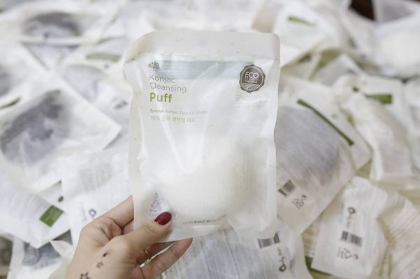 bot-rua-mat-charcoal-konjac-cleansing-puff-the-face-shop-9 bot-rua-mat-charcoal-konjac-cleansing-puff-the-face-shop-9