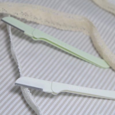 dao-cao-chan-may-folding-eyebrow-trimmer-6 dao-cao-chan-may-folding-eyebrow-trimmer-6