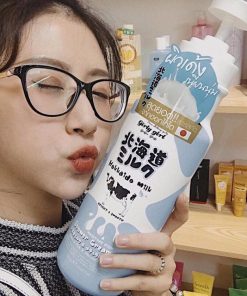 sua tam trang beauty buffet hokkaido milk whitening aha 700ml 1