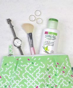 kem duong am Simple Kind To Skin Hydrating Light Moisturiser 15
