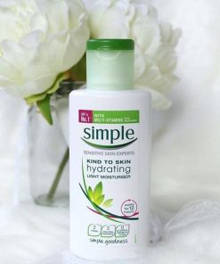 kem duong am Simple Kind To Skin Hydrating Light Moisturiser 4