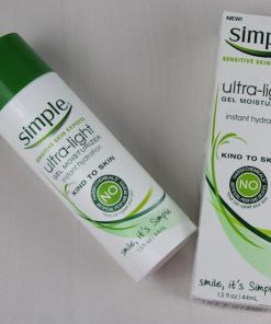 kem duong am simple ultra light gel moisturizer 5