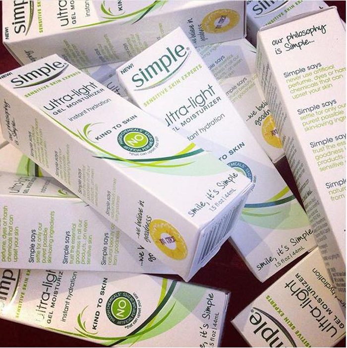 kem duong am simple ultra light gel moisturizer 6