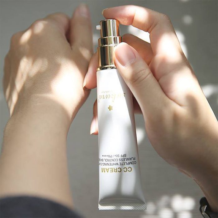 kem trang diem sakura cc cream flawless control base 2
