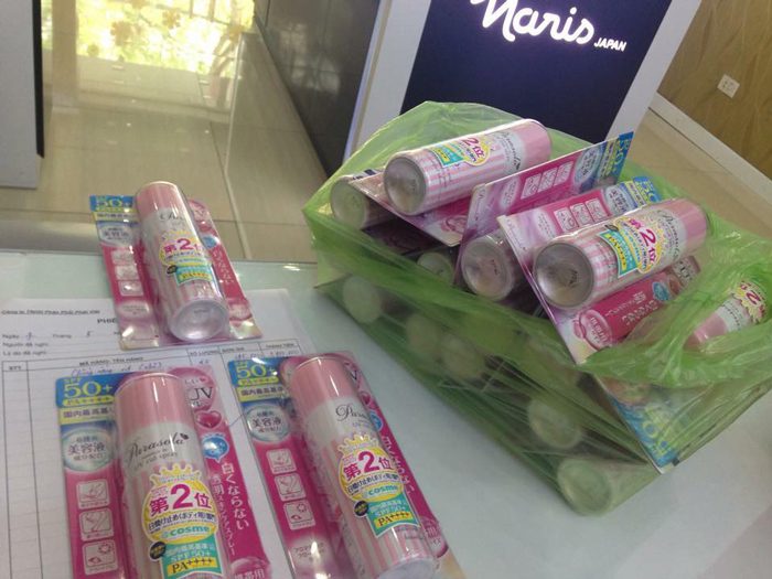 xit chong nang naris parasola essence in uv cut spray spf50 pa 8