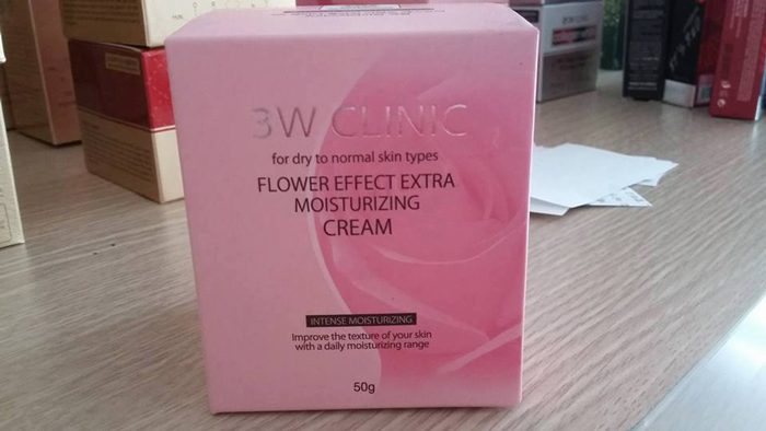 Kem dưỡng 3W Clinic Flower Effect Extra Moisturizing Cream