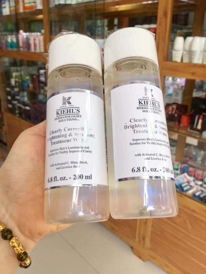 Nước thần Kiehl’s Clearly Corrective™ Brightening & Soothing Treatment Water