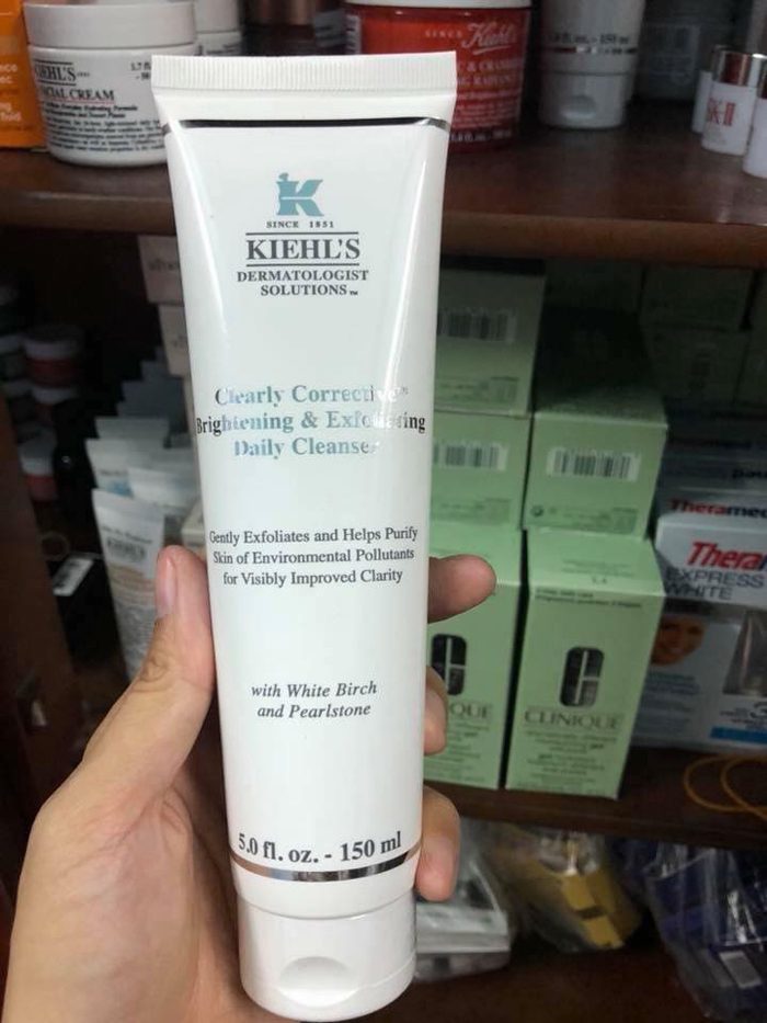 Sữa rửa mặt KIEHL’S Clearly Corrective™ Brightening & Exfoliating Daily Cleanser