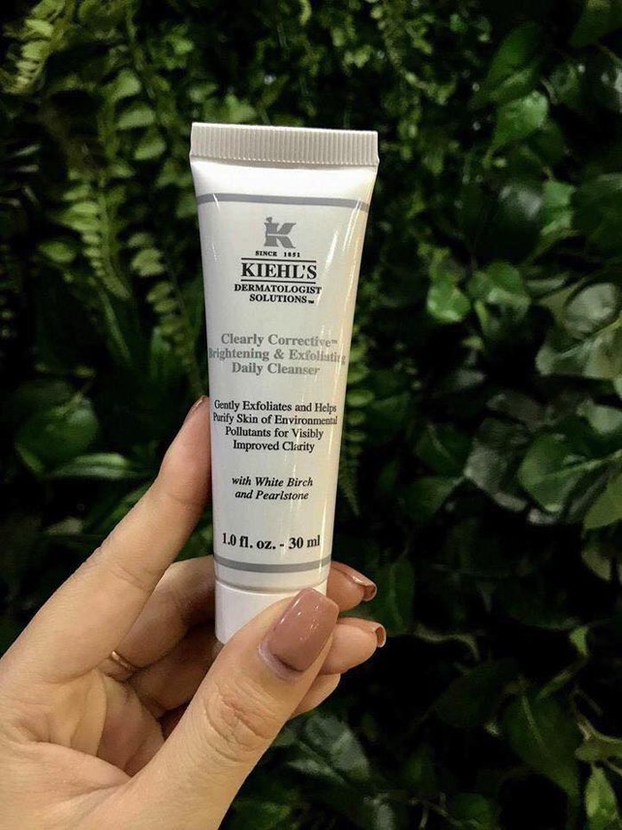 Sữa rửa mặt KIEHL’S Clearly Corrective™ Brightening & Exfoliating Daily Cleanser