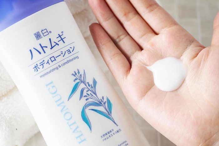 Sua duong the hat y di Hatomugi The Body Lotion 4