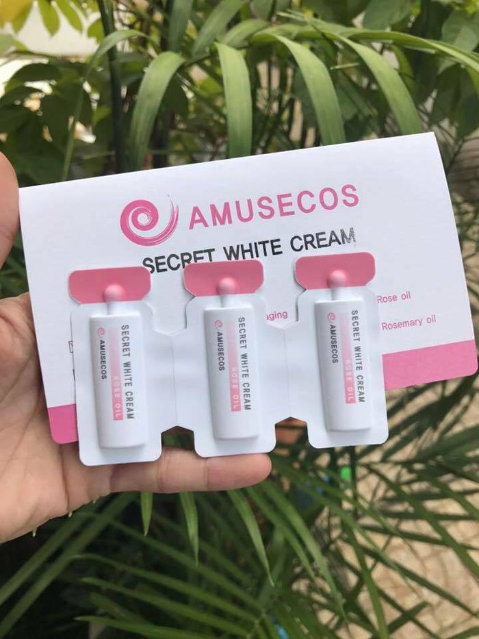 Dung dịch làm hồng se khít vùng kín Amusecos Secret White Cream Rose oil