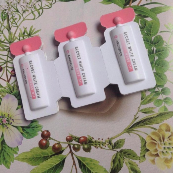 Dung dịch làm hồng se khít vùng kín Amusecos Secret White Cream Rose oil