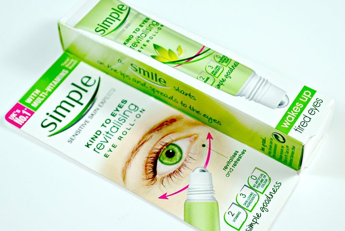 Kem dưỡng chống thâm quầng mắt Simple Revitalising Eye Roll-On