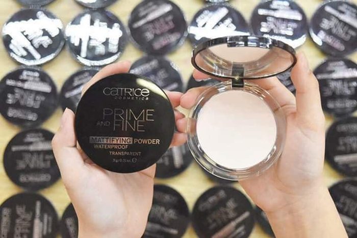 Phấn Phủ Catrice Prime And Fine Wterproof Mattifying Powder