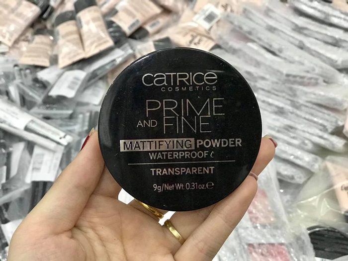 Phấn Phủ Catrice Prime And Fine Wterproof Mattifying Powder