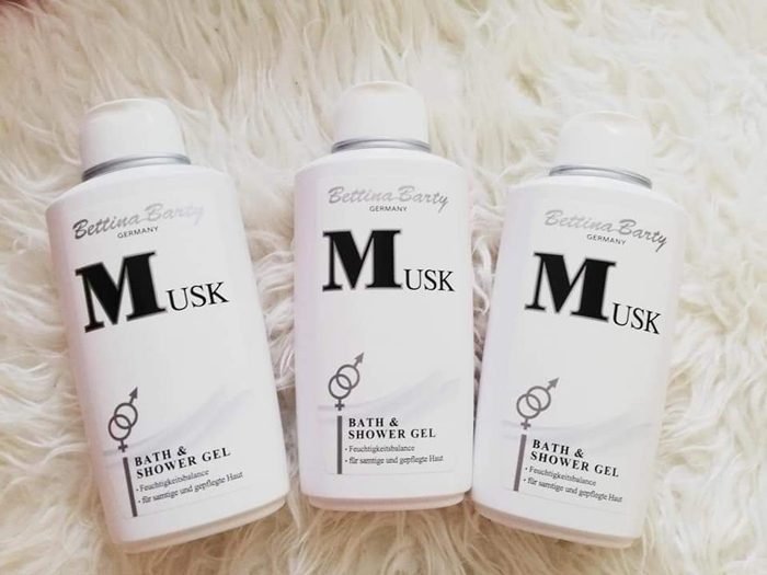 sua tam nuoc hoa bettina barty musk 4