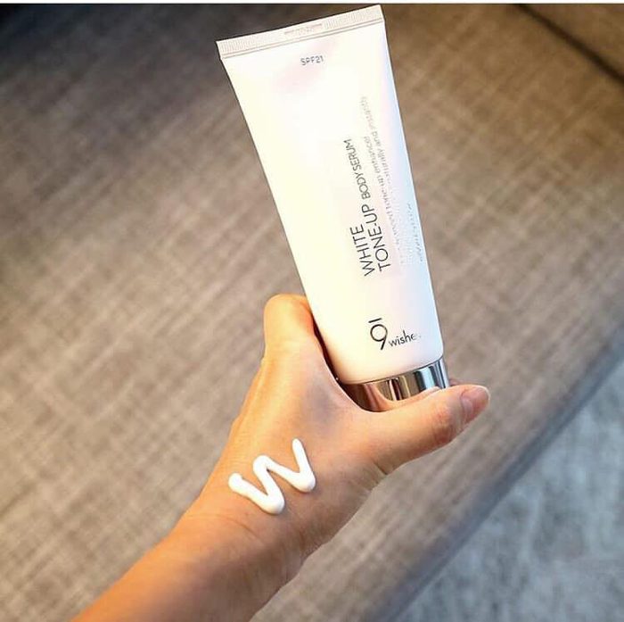 Kem dưỡng trắng body 9wishes White Tone up Body Serum
