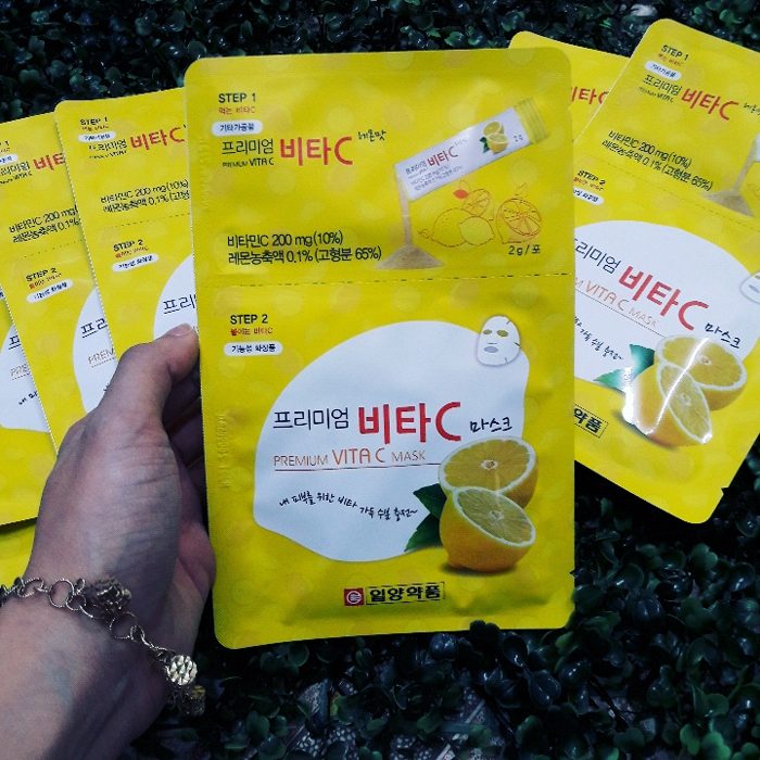 mat na 2 buoc uong va dap premium vita c mask 2
