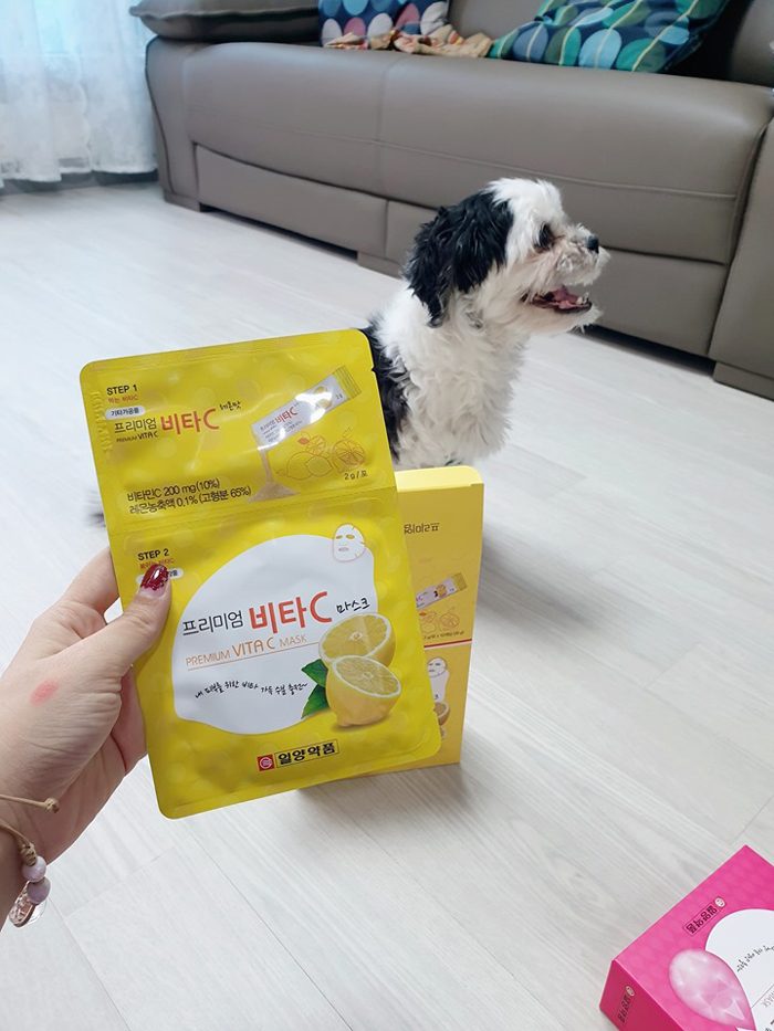 mat na 2 buoc uong va dap premium vita c mask 4