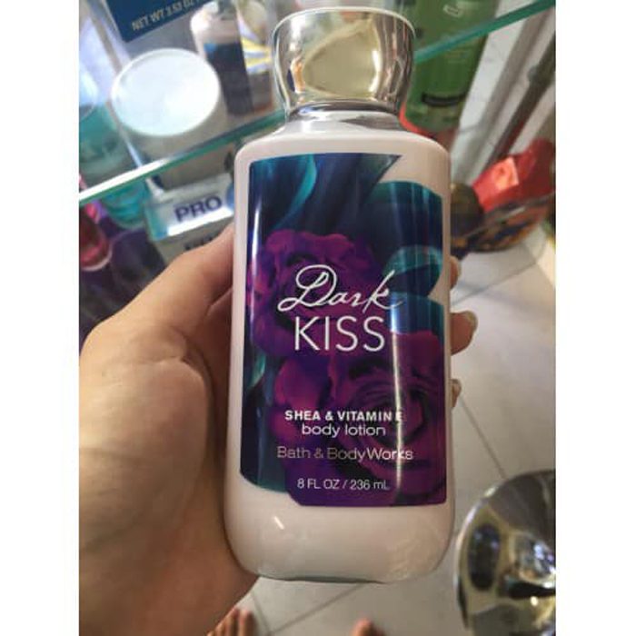 sua duong the bathbody works dark kiss 3