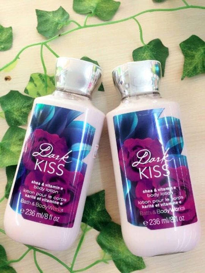 sua duong the bathbody works dark kiss 5