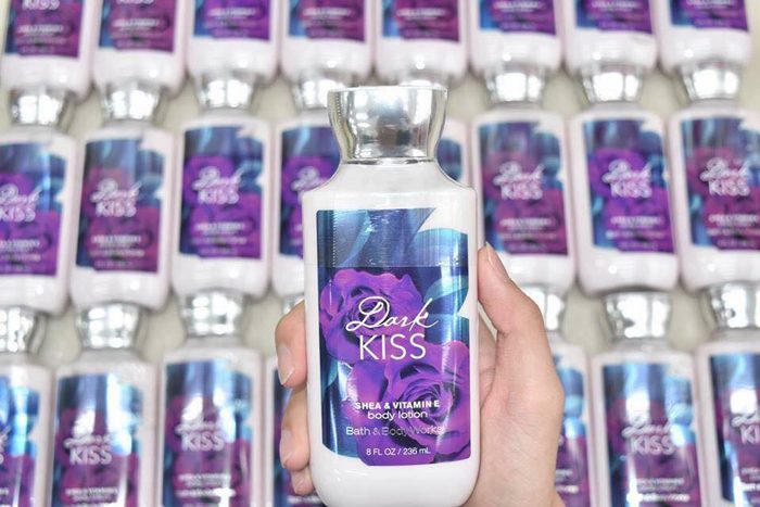 sua duong the bathbody works dark kiss 6