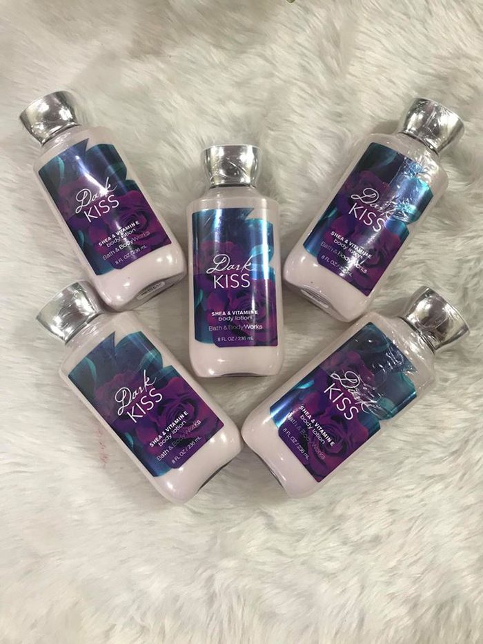 sua duong the bathbody works dark kiss 7