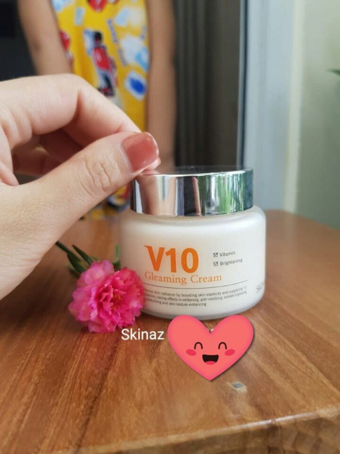 kem duong da v10 gleaming skinaz 10