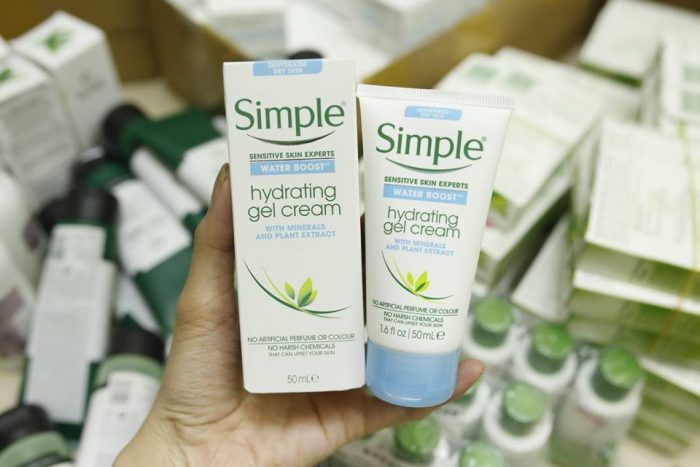kem duong simple water boost hydrating 4