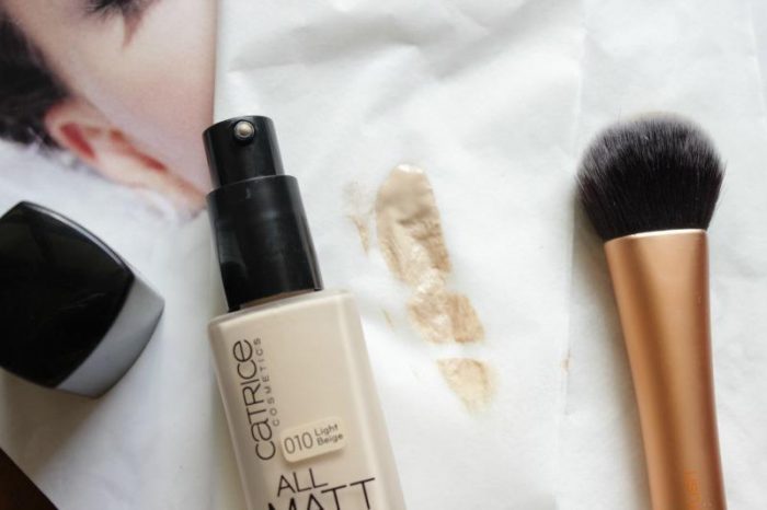 Kem nền kiềm dầu Catrice all matt plus shine control make up 18h 2