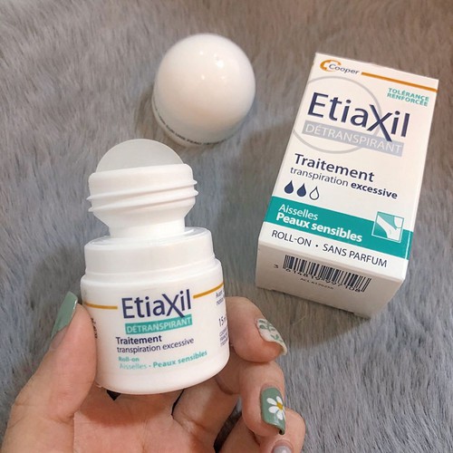 Lăn khử mùi đặc trị hôi nách Etiaxil