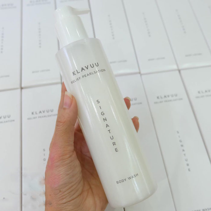 sua tam trang da Relief Pearlsation Signature Body Wash 4