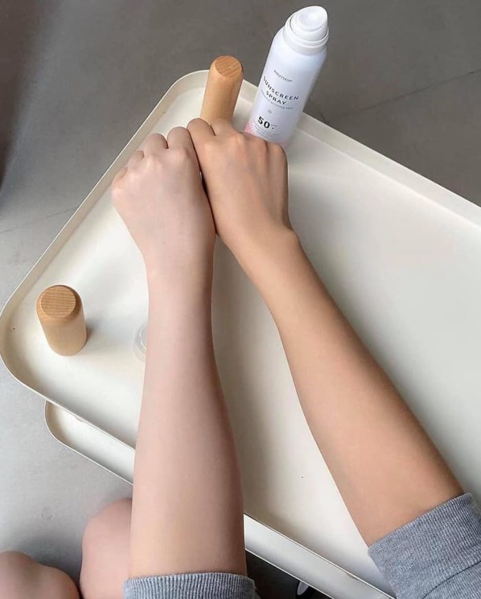 Xit Chong Nang Trang Da 20DaySkin SunScreen Spray 8