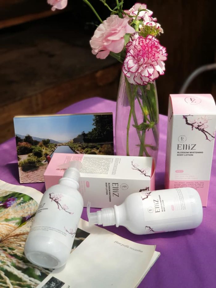 sua duong the elliz blossom whitening body lotion 6