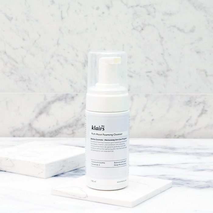 sua rua mat klairs rich moist foaming cleanser 3