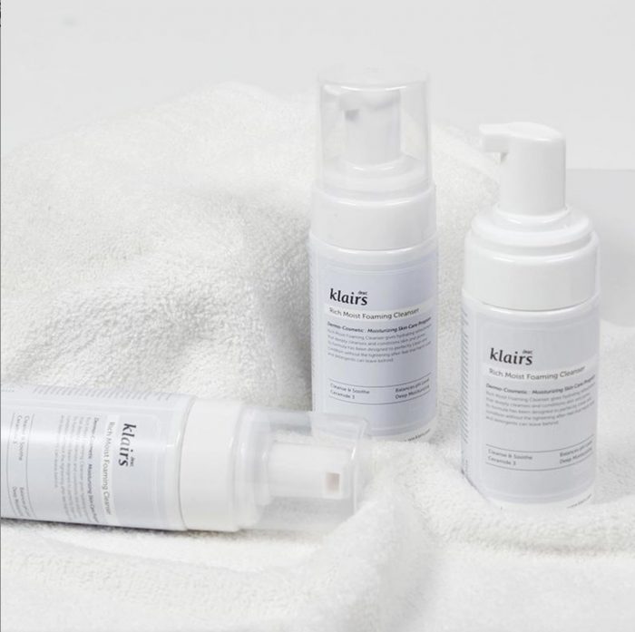 sua rua mat klairs rich moist foaming cleanser 4