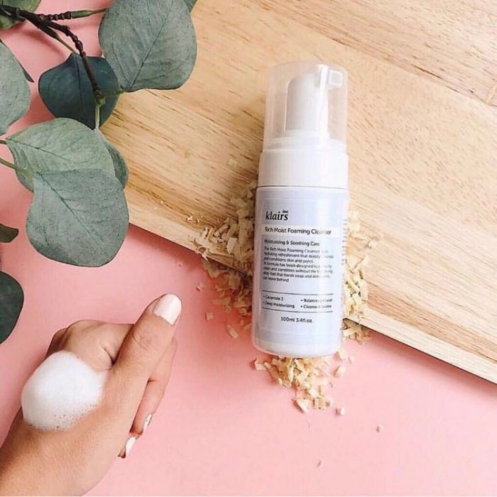 sua rua mat klairs rich moist foaming cleanser 5