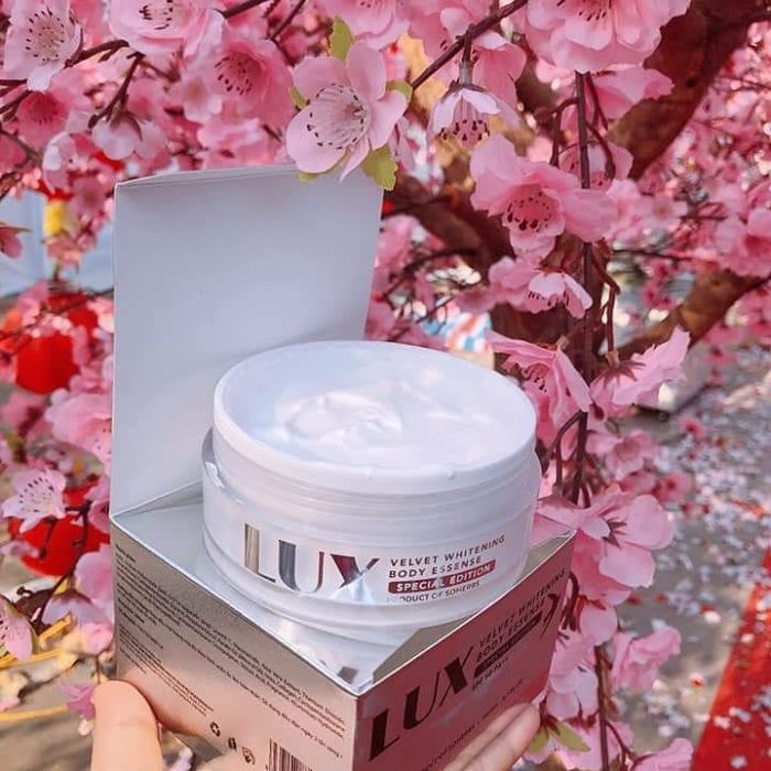 kem duong trang da tinh chat yen tuoi collagen lux velvet whitenning 3