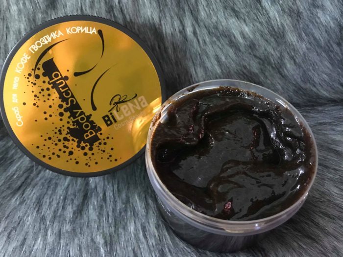tay te bao chet body coffee scrub bilena 7