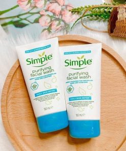 Sữa rửa mặt thải độc Simple Daily Skin Detox Purifying Facial Wash