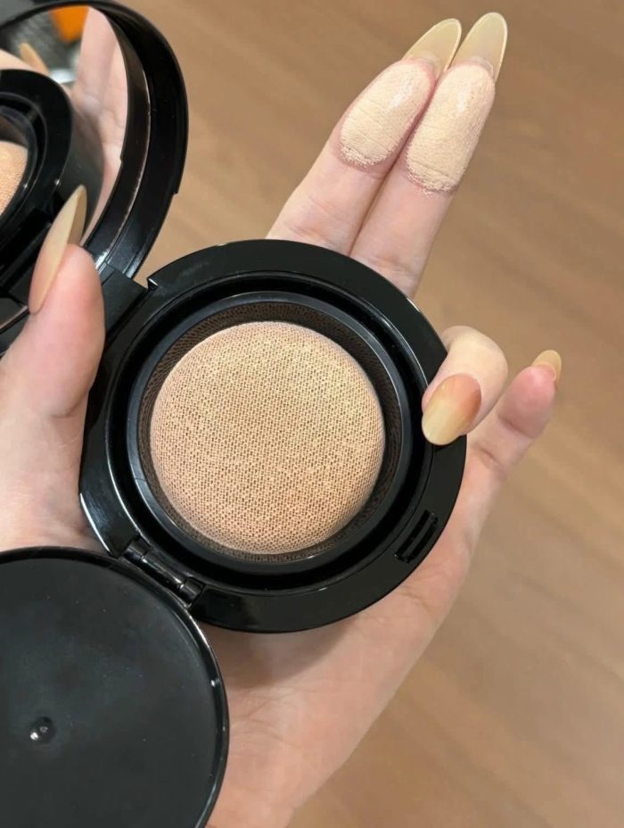 Phấn Nước Cushion Bobbi Brown Weightless Skin Foundation Mẫu Mới
