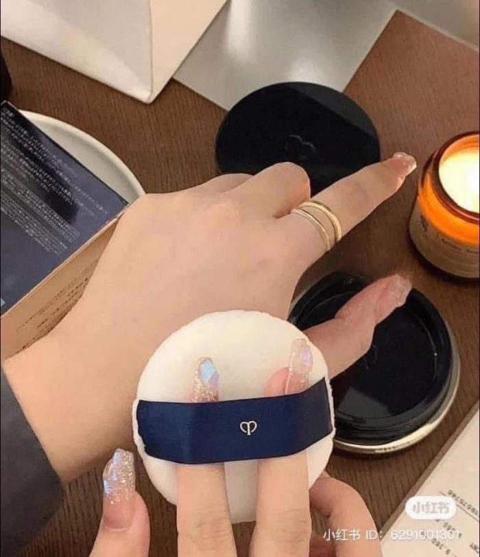 Phấn phủ bột Cle de Peau Beaute Loose Powder
