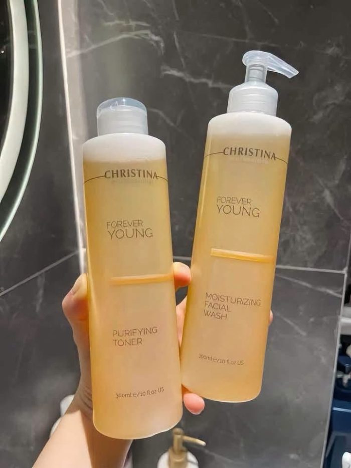 Sữa rửa mặt Christina Forever Young Moisturizing Facial Wash